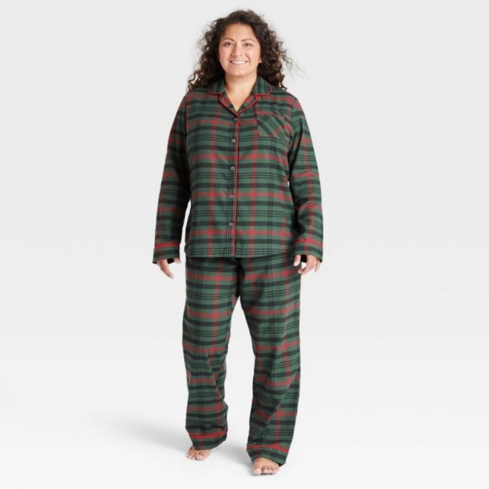 NWT women’s Hearth and Hand Magnolia red & green pajama set XS